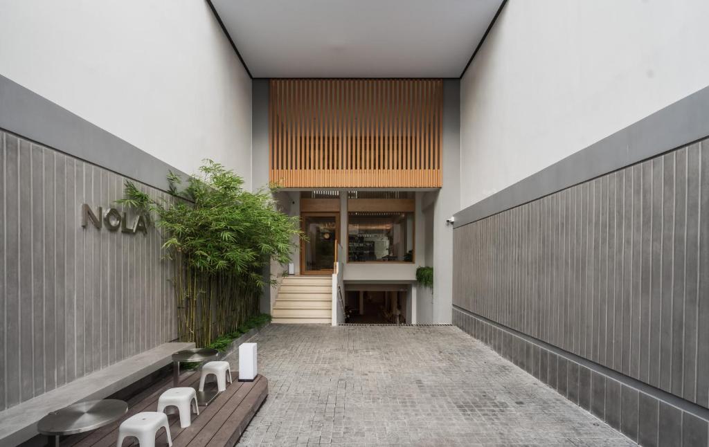 Nola Hotel: Giá phòng, địa chỉ và cách đặt phòng